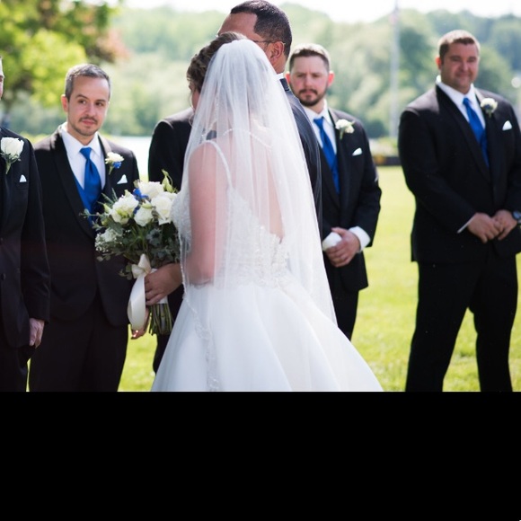 Allure Wedding Vail - Picture 1 of 5